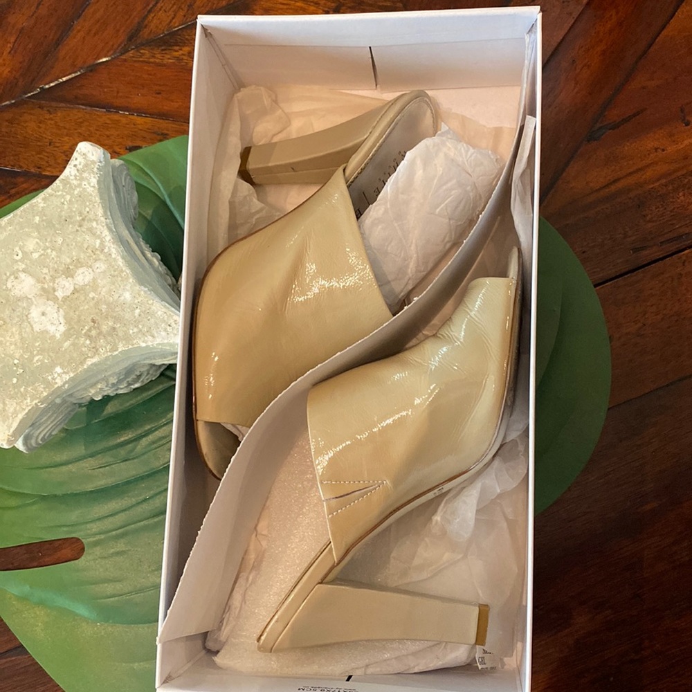 Chloe peep toe mule. Natural patent color 7.5